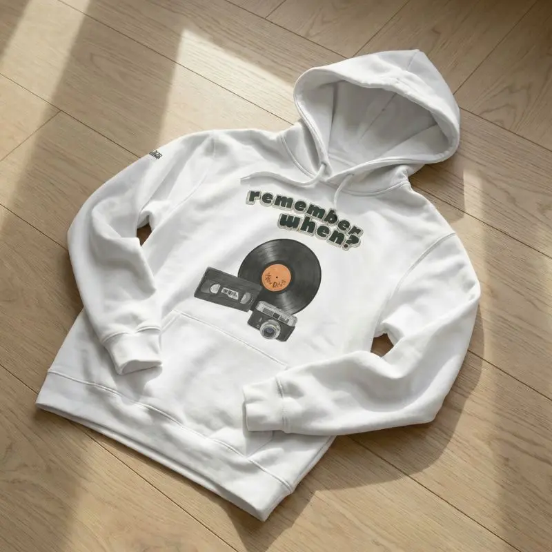 We R Analogue hoodie på gulvet