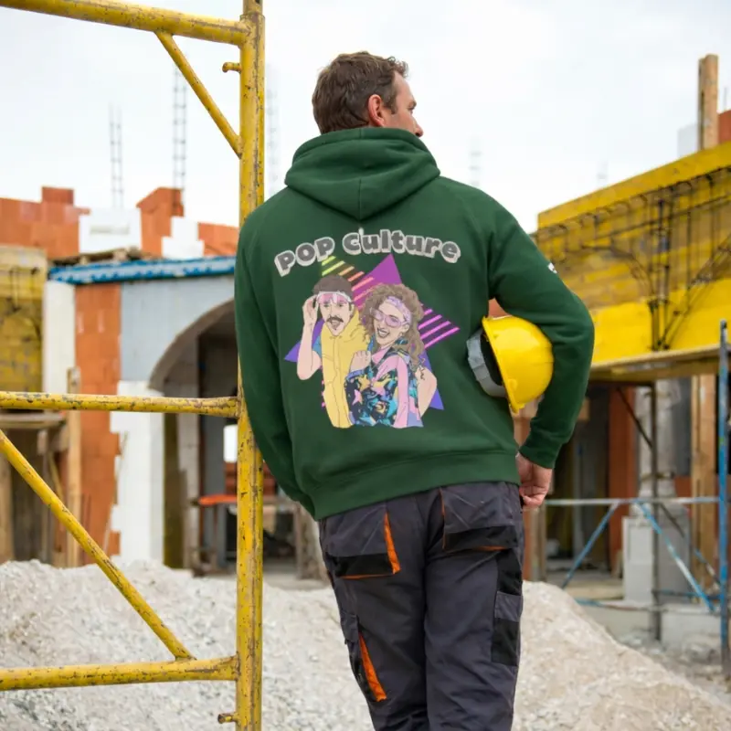 Pop Culture Hoodie mand på byggeplads